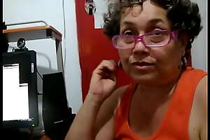 una madura hablando y luego una mamada inesperada - Venezuela