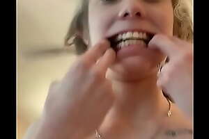 18 year old teen daughter fishhooks mouth on daddy part 2