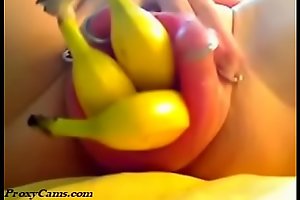 Bungle fit together upon Messy up against it cunt inserts 3 bananas- ProxyCams xxx porn video 